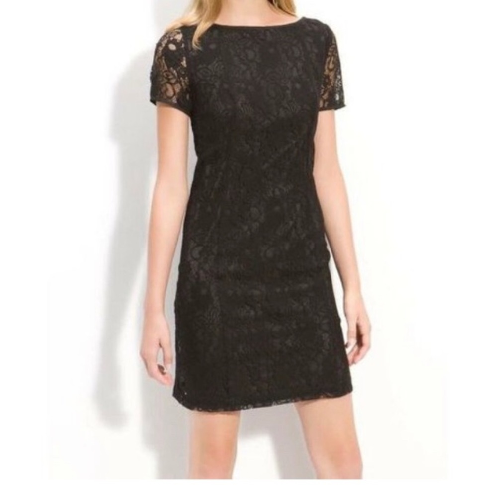 Classique Entièr ‘Versailles’ short sleeve black lace sheath dress.